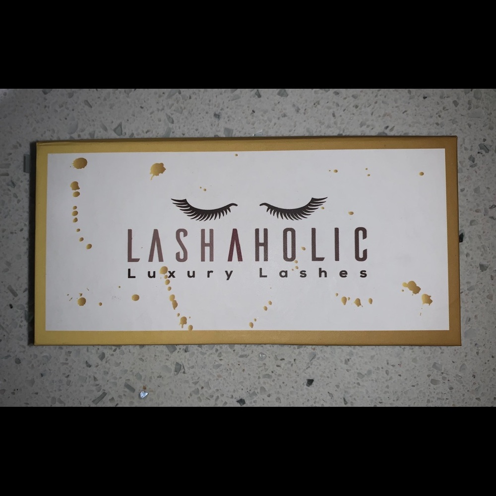 Lashaholic luxury lashes